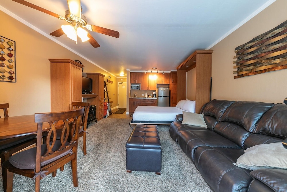 Cozy Deluxe Studio #131 At Donner Lake Village Condo