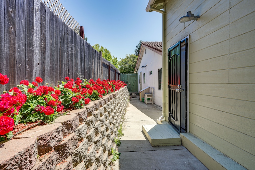 Lush Vallejo Cottage - 20 Mi to Napa Wineries view 4