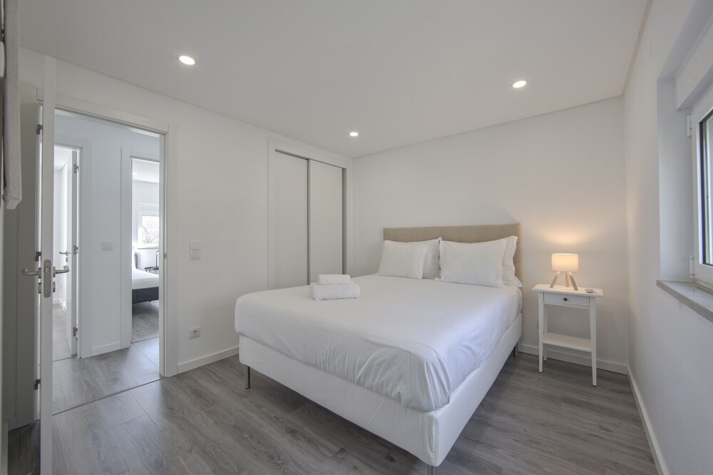 Olivais Modern by Homing