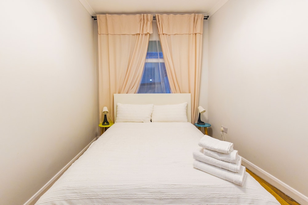 Fast Wifi Pet-friendly Sleeps 4