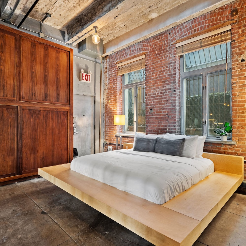 Greenwich Court by Rove Travel 3BR Loft w Sauna