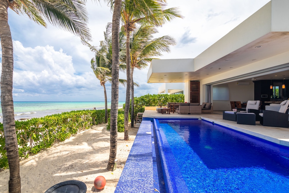 Beachfront Homes by Playa Paradise