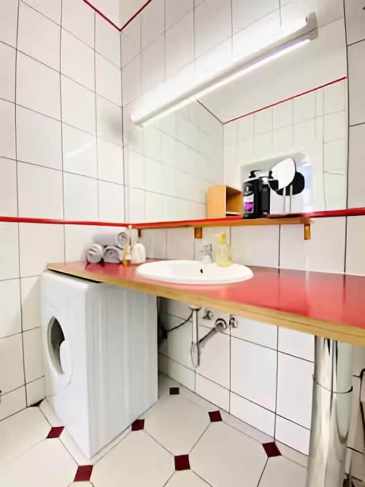 Affordable 2BR Apt For 6 Near Stadthalle