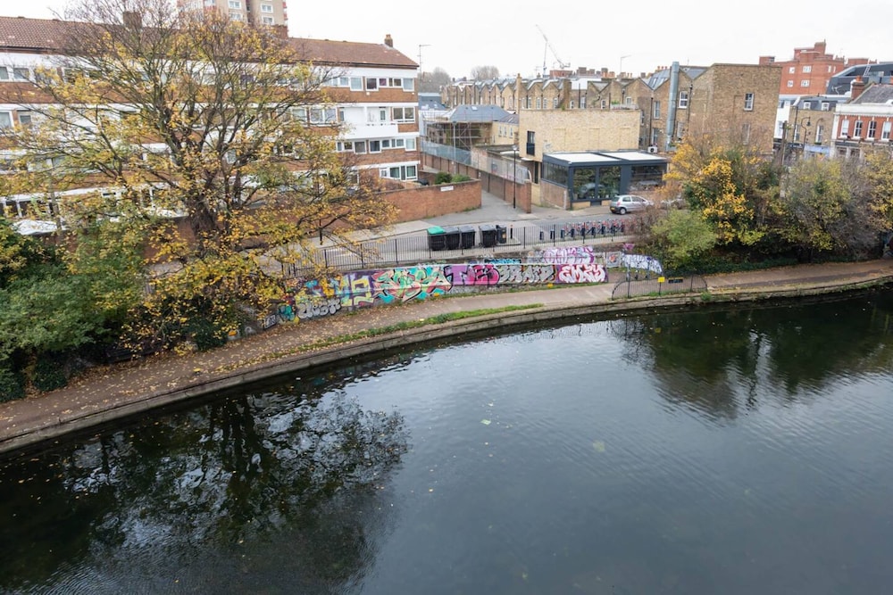 Lovely 1 Bedroom Flat Overlooking Canal in Hackney