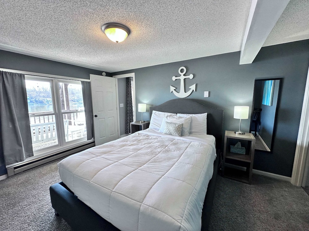 Dockside Dream w/ Kayak & Dock