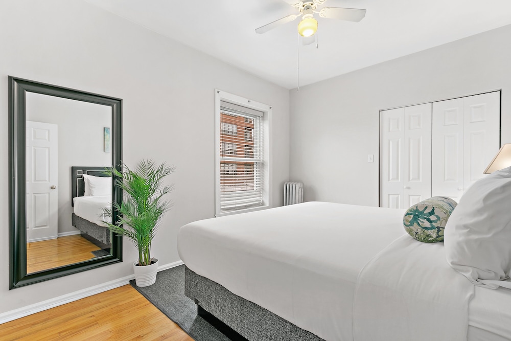 1BR Apt with King Bed in Rogers Park - Image 2