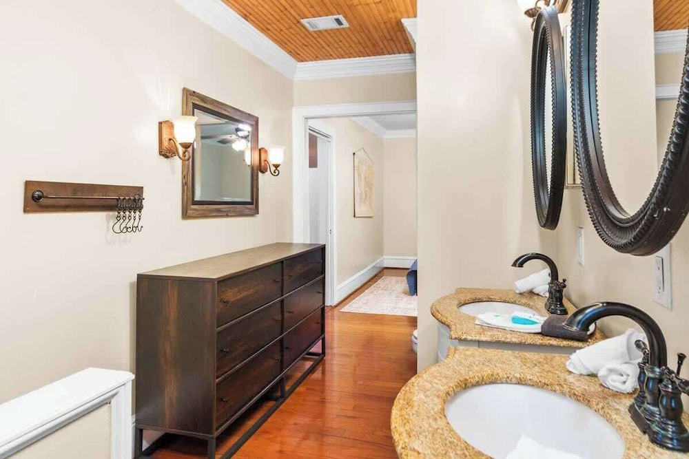 4 Bedroom Historic House, Pool, Downtown Dade City