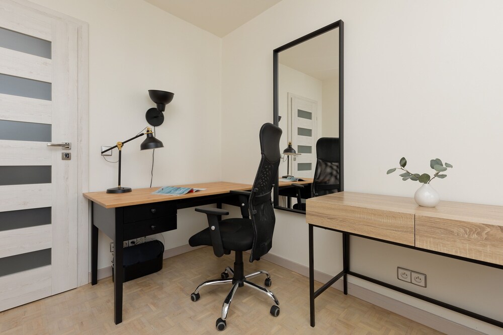 Warsaw City View Apartment by Renteres view 5