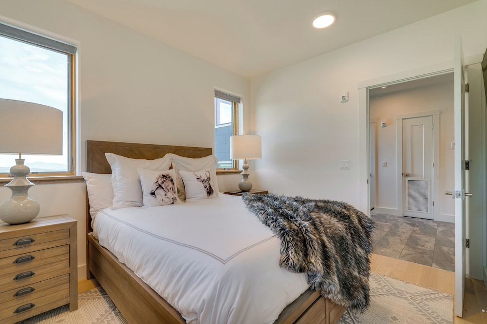 Ski-in/out Okemo Mountain Resort Condo w/ Balcony