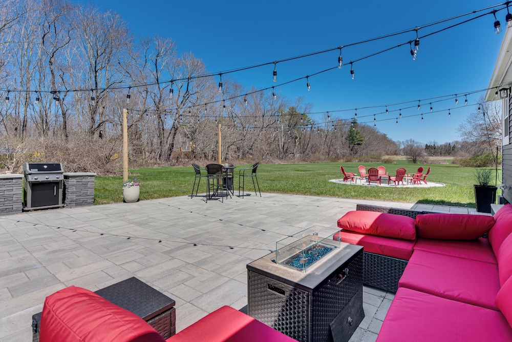 Beautiful Eliot Retreat w/ Fire Pit Game Room! - Property Image 14