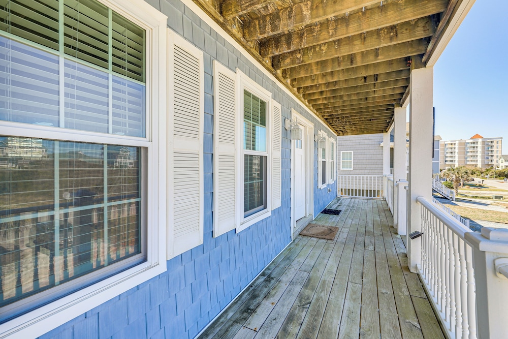 Hot Tub & Decks: North Topsail Beach Home