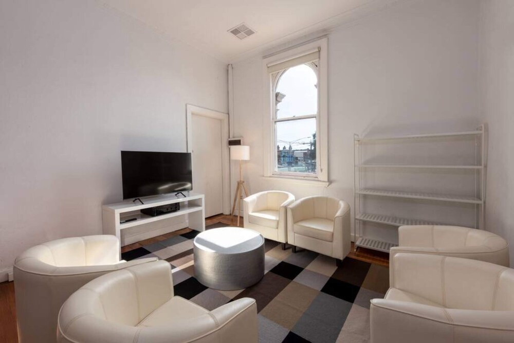 Private Unit in Heritage Building in Fitzroy North