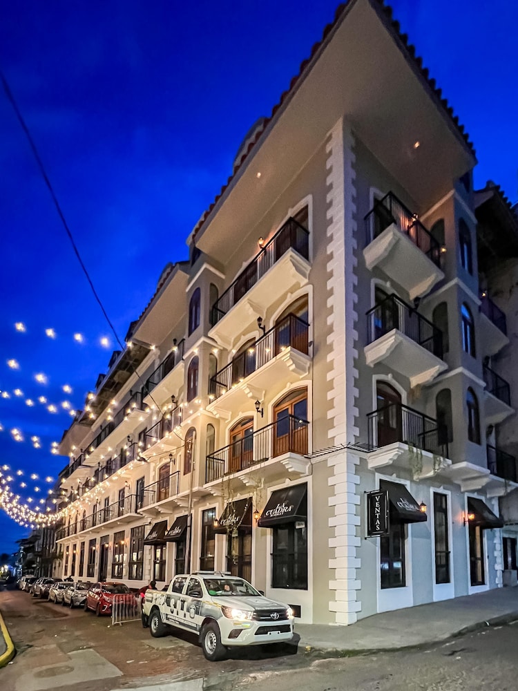 The Danian Condo by Acomodo Casco Viejo