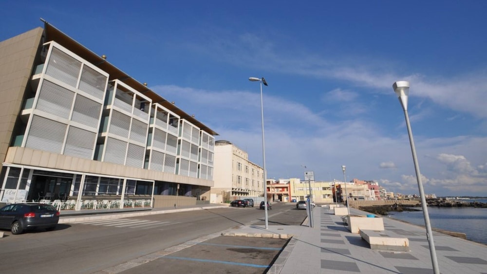 Penthouse Le Vele Sea View 2 Sleeps Air-conditioned