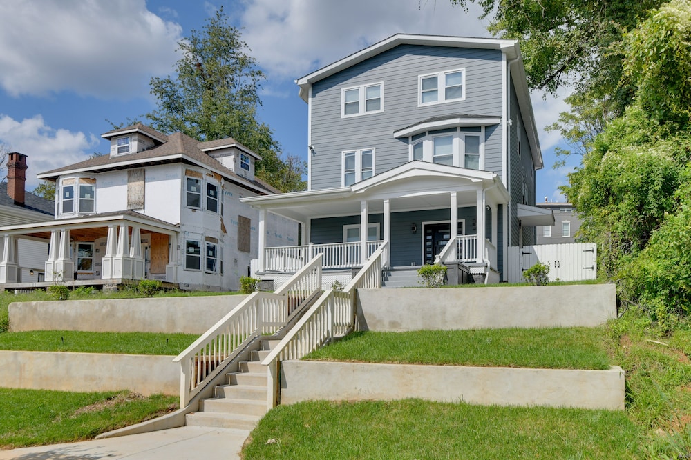 4 Mi to Dtwn: Upscale Home in Baltimore view 2