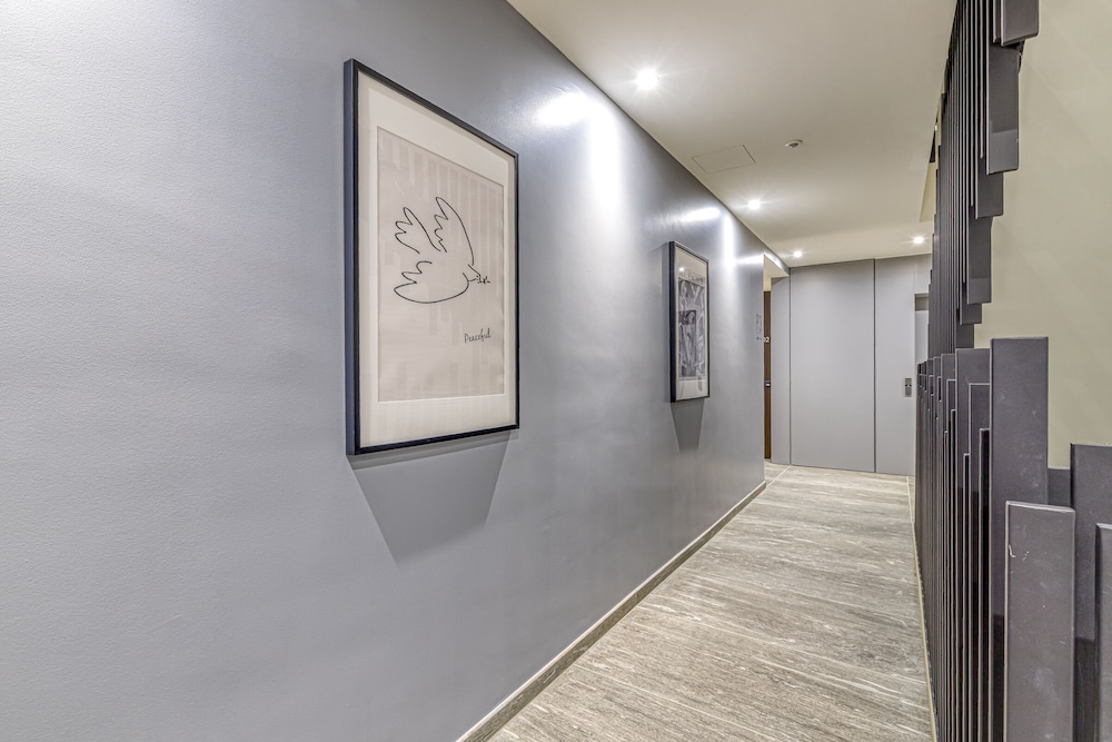 Icon H 301 Suite Micro-living view 2