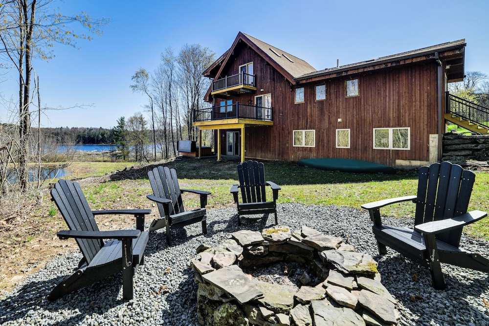 Golf, Fish & Ski: Retreat w/ Game Room in Thompson