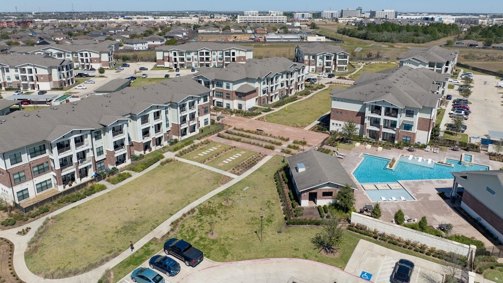 Landing Apartments - Grand Harbor