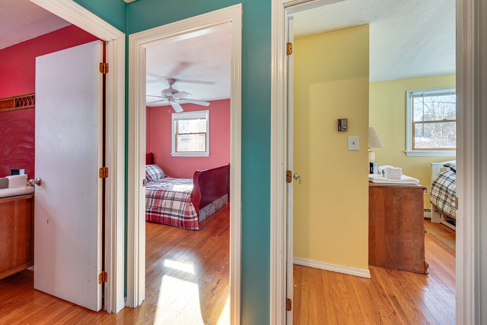 Pet-friendly Merrimack Home w/ Grill: 8 Mi to Mall view 4