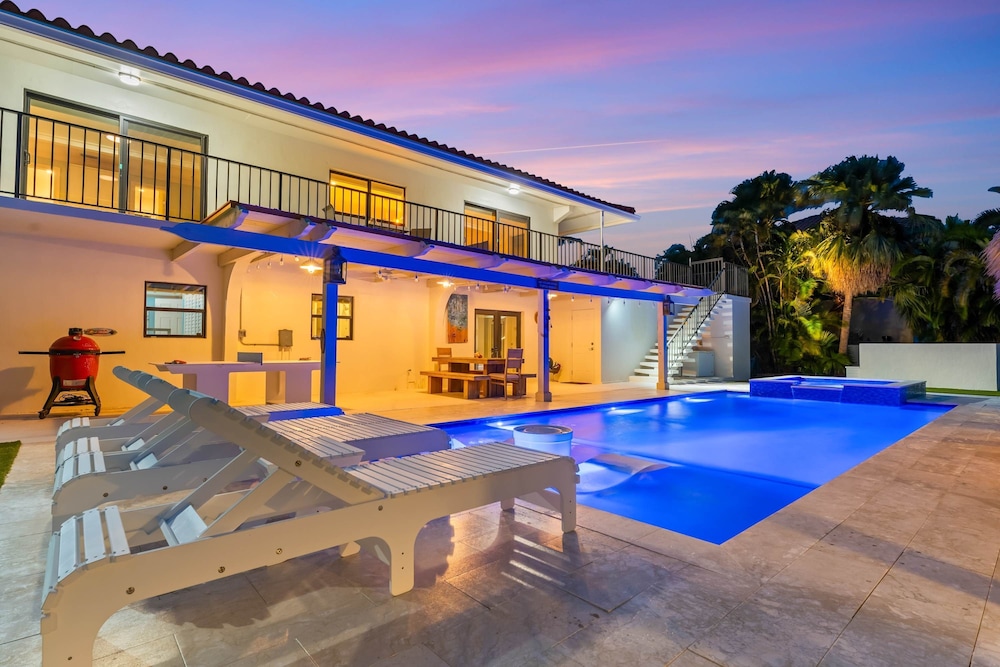 Deep Blue Waterfront Gem Pool Kayaks Dock