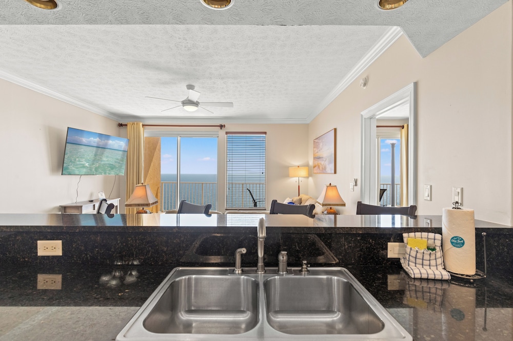 Treasure Island Unit 2011: Sunset Sands, 2 Bed/2 Bath Retreat Sleeps 8!