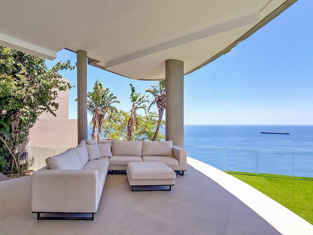 Ocean Villa - Ultra Luxury Villa in Bantry Bay