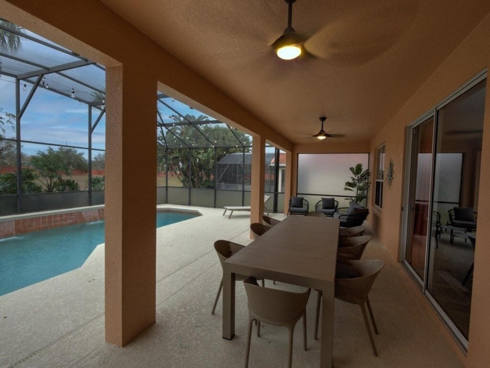 Six Bed Pool Villa In Resort -close To Disney! 6 Bedroom Villa