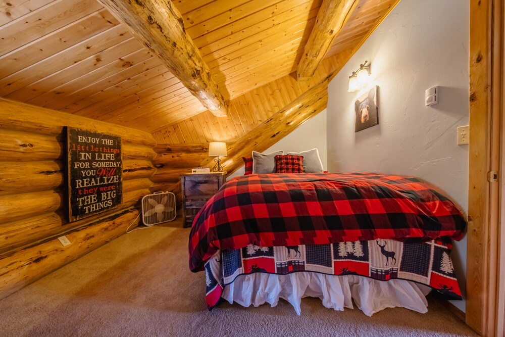 Maggies Cabin w/ Boat Rental view 4