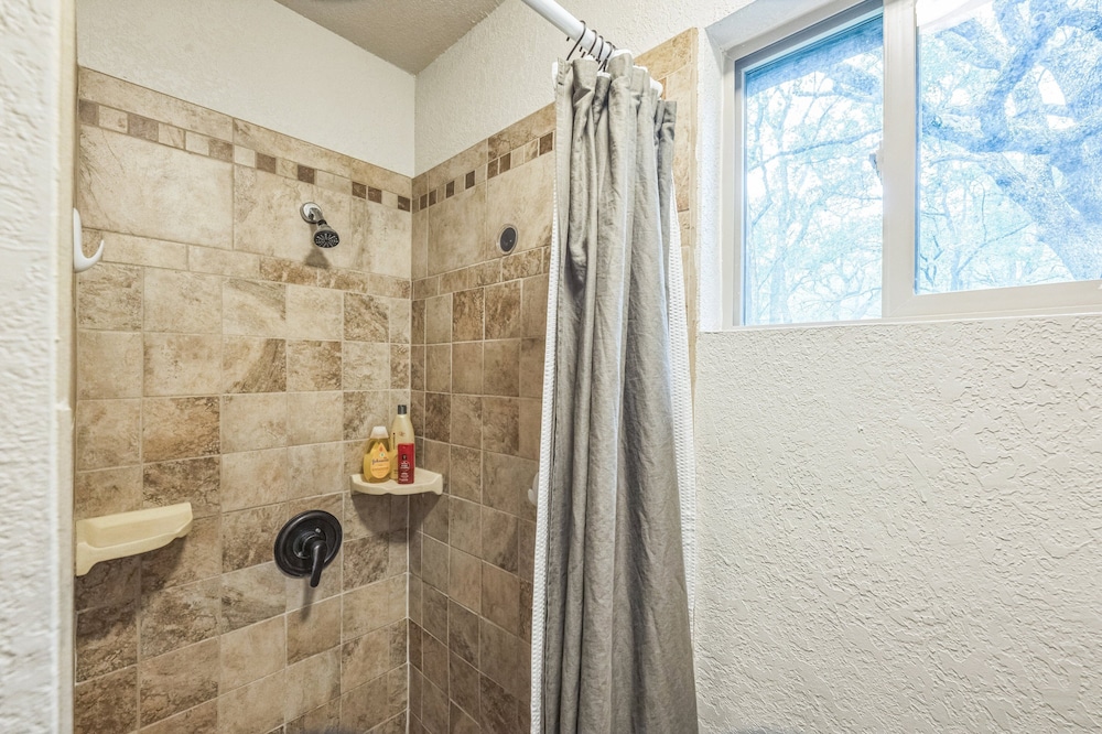 Hill Country Getaway Near San Marcos River 3 Bedroom Home