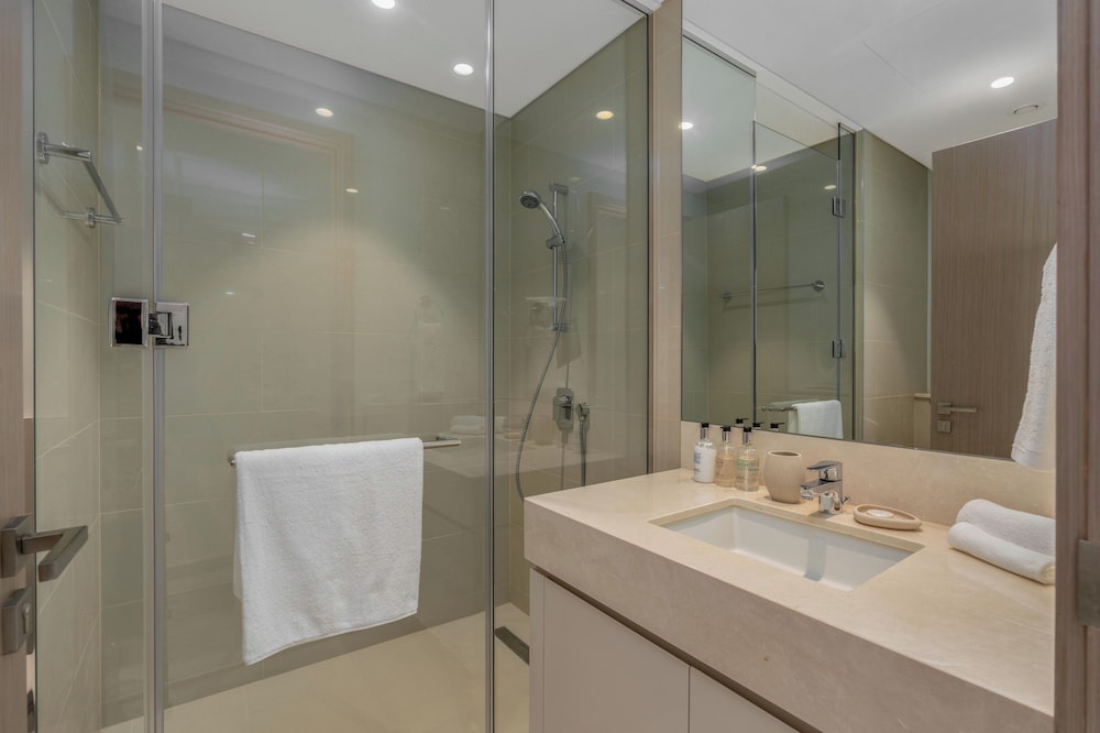 2BR High Floor Act I Act II T1