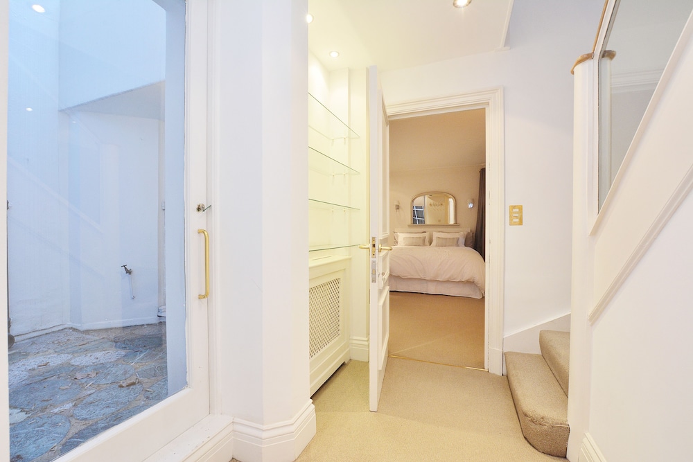 Rutland Gardens Apartment