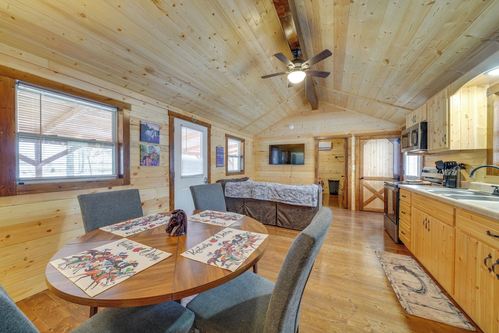 Pond-view Cabin Near Louisville on Racehorse Farm!