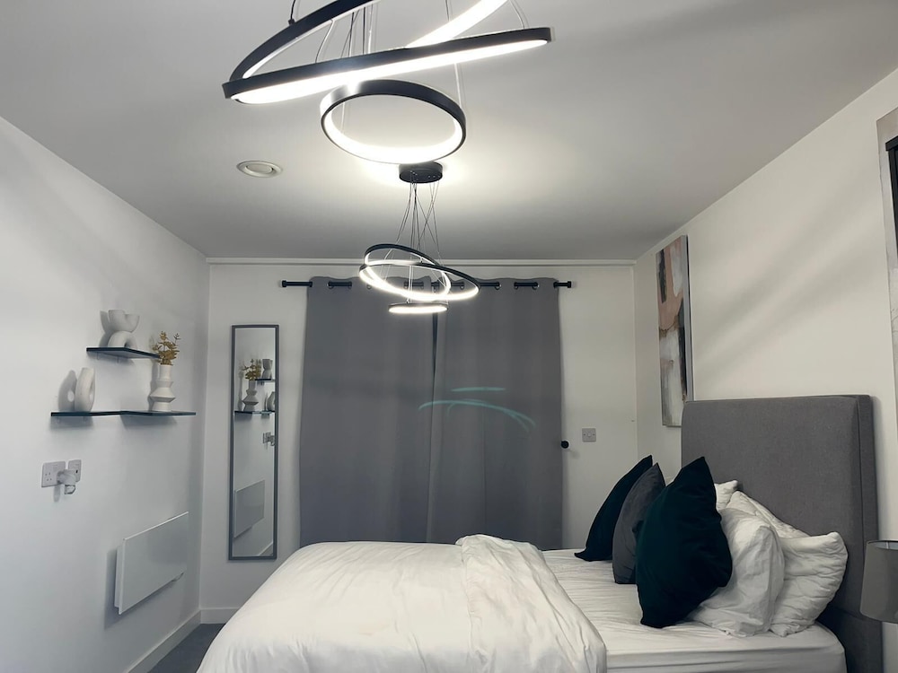 Bed2bathroom - 10minutes From Citycentre & Quays view 3