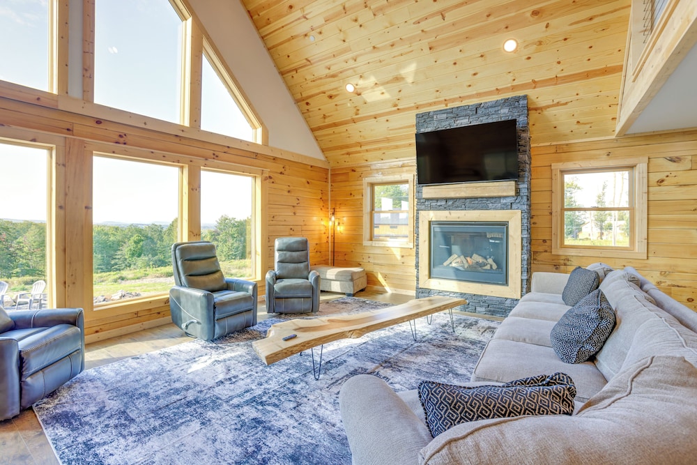 Mtn Cabin w/ Hot Tub + Game Room in Mchenry