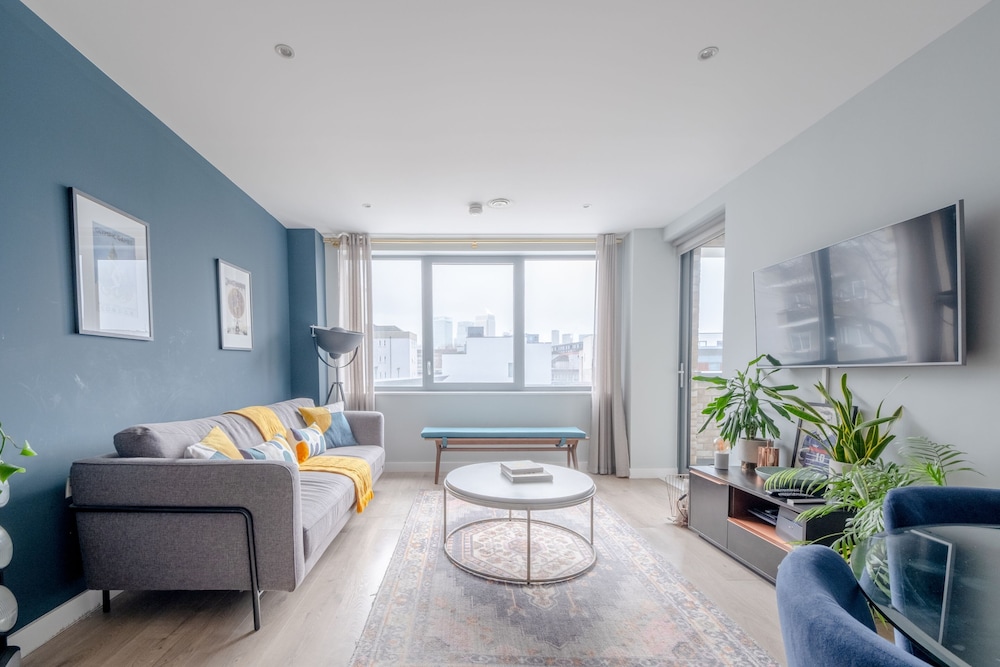 Light & Spacious 1bedroom Flat With Balcony - Mile End