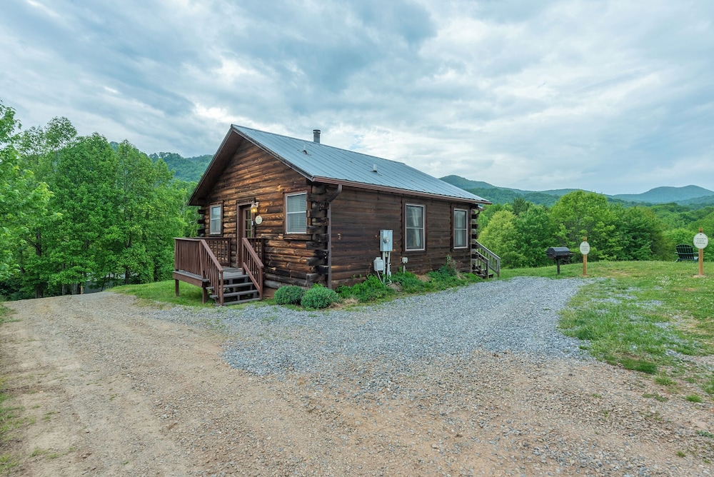 Engadine Inn  Cabins - Property Image 151