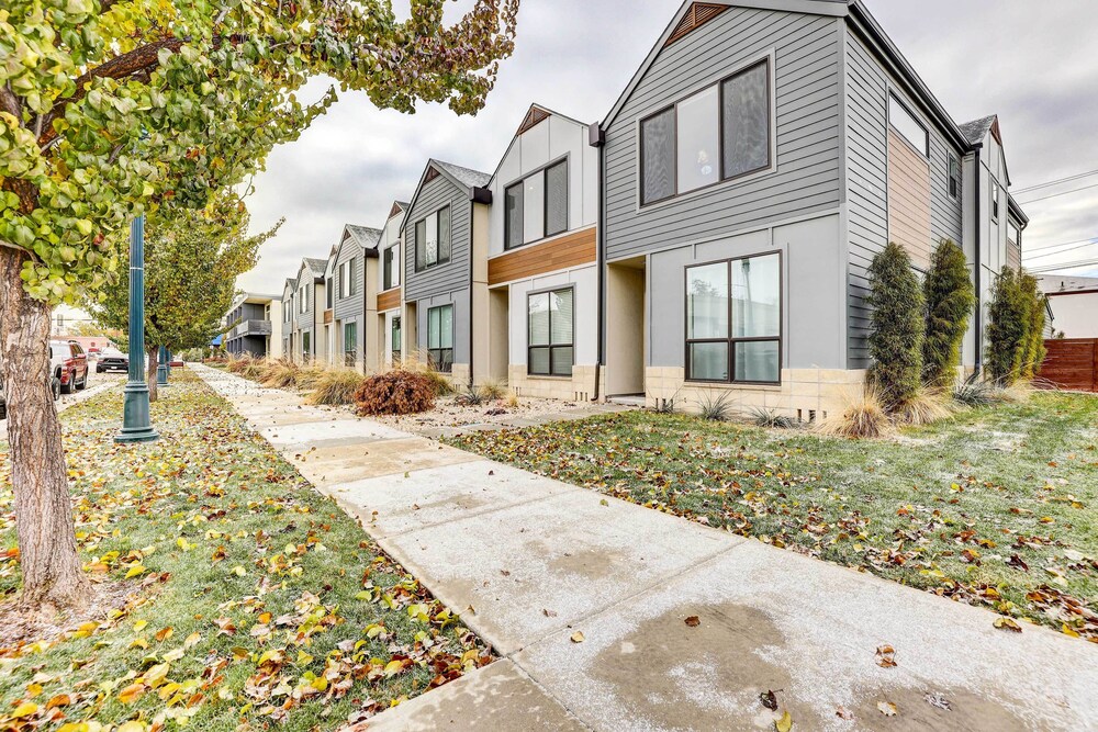 Beautiful Townhome - Steps to Downtown Boise!
