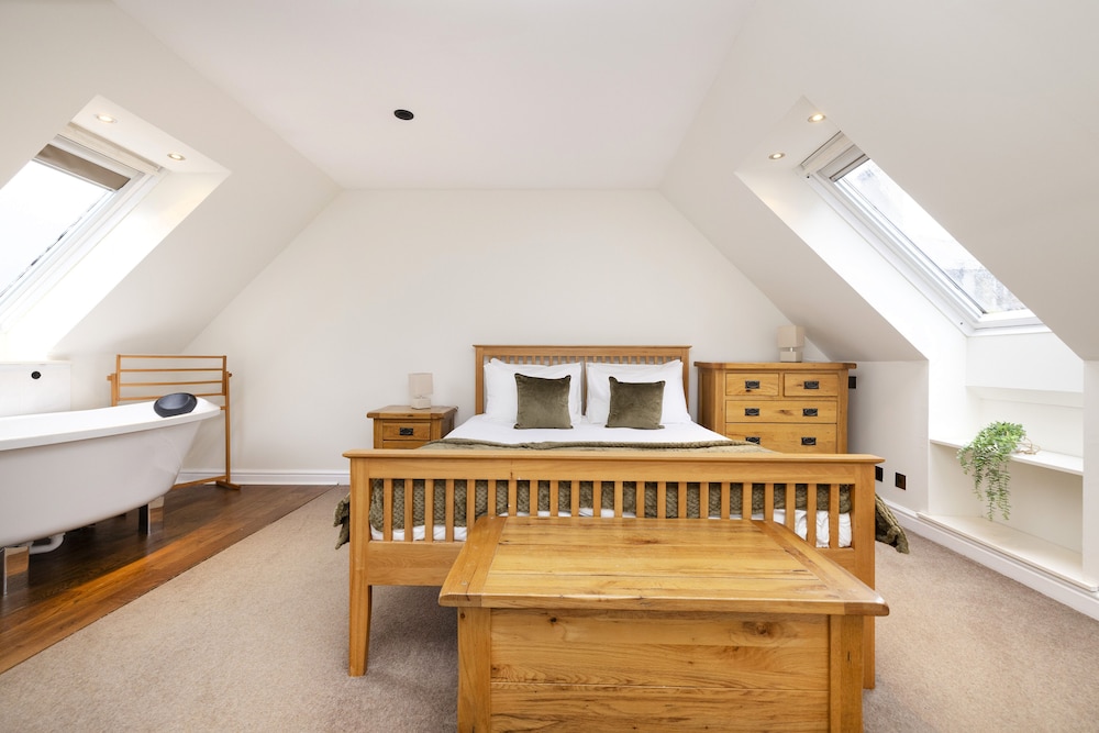 JOIVY Inviting Flat Near Edinburgh Castle W/ Parking view 4
