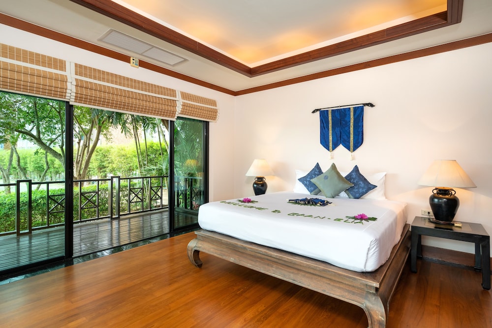 Nai Harn Baan-Bua Villas
