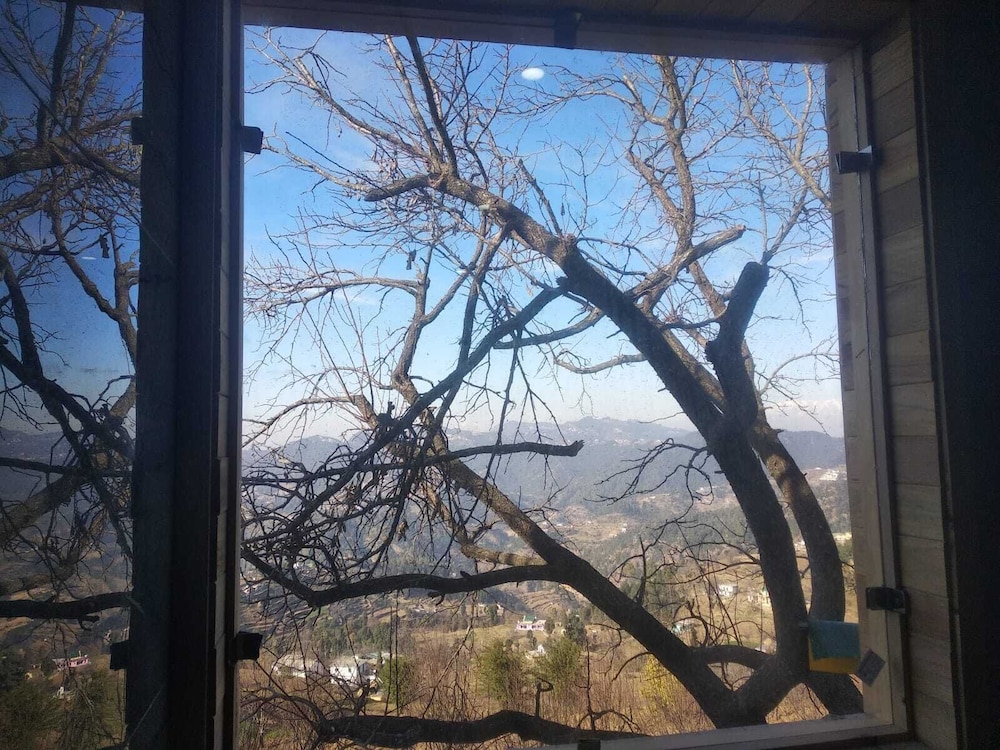 Kafal Pako Resort - Luxury Mountain View Stay in Mukteshwar