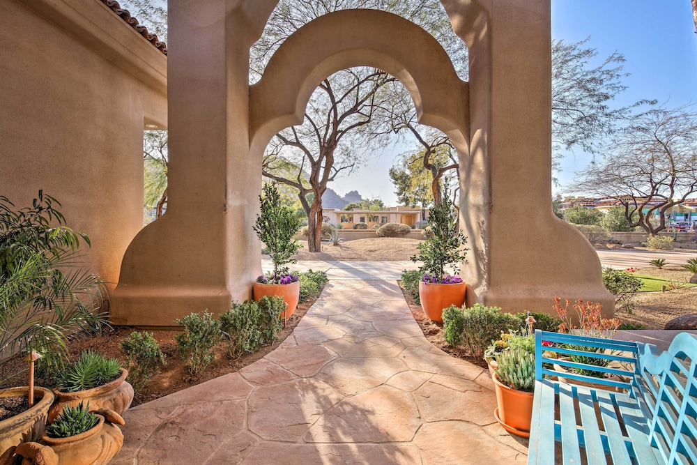 Lavish Paradise Valley Home w/ Sports Court & Pool