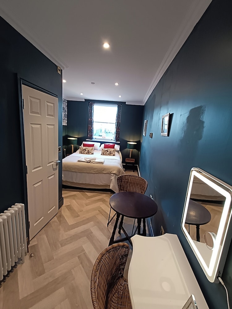 Rooms on The Prom