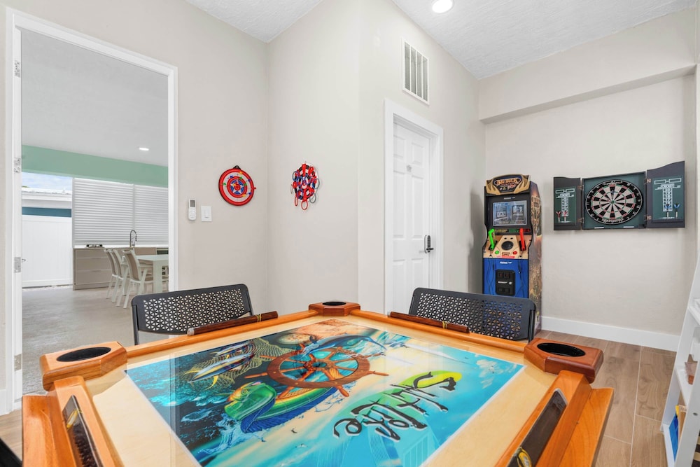 Aqua Verde Waterfront Lux Gem Dock Game Room