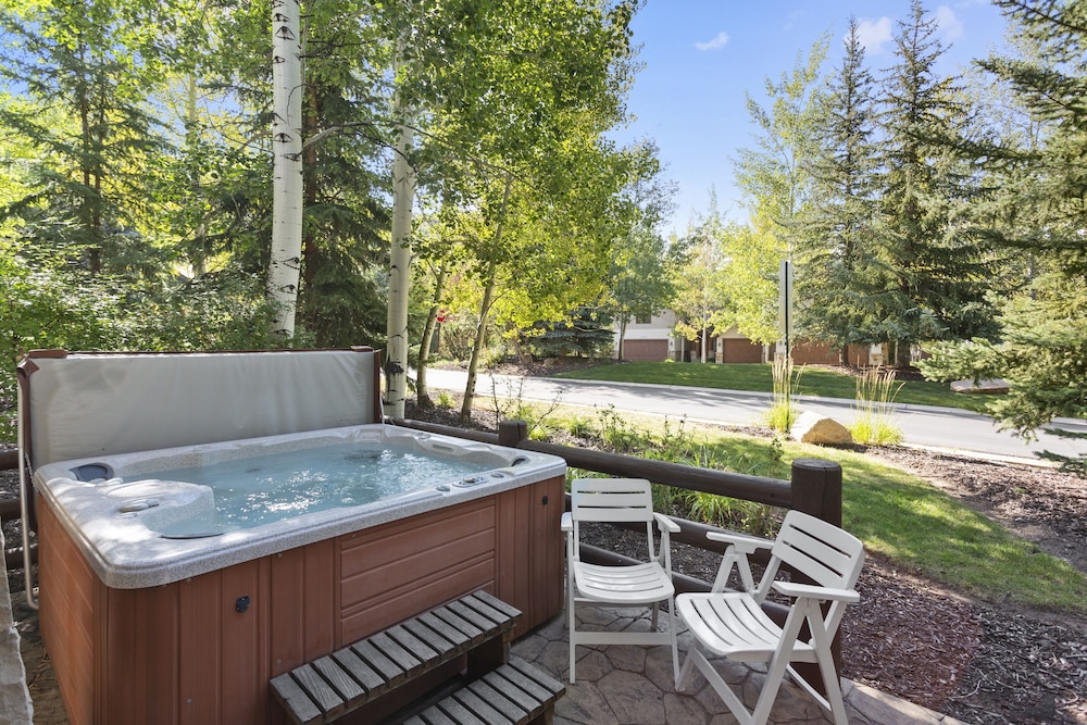 Deer Lake Village at Deer Valley Resort - Four Bedroom Condo with Hot Tub #2478 4 Condo