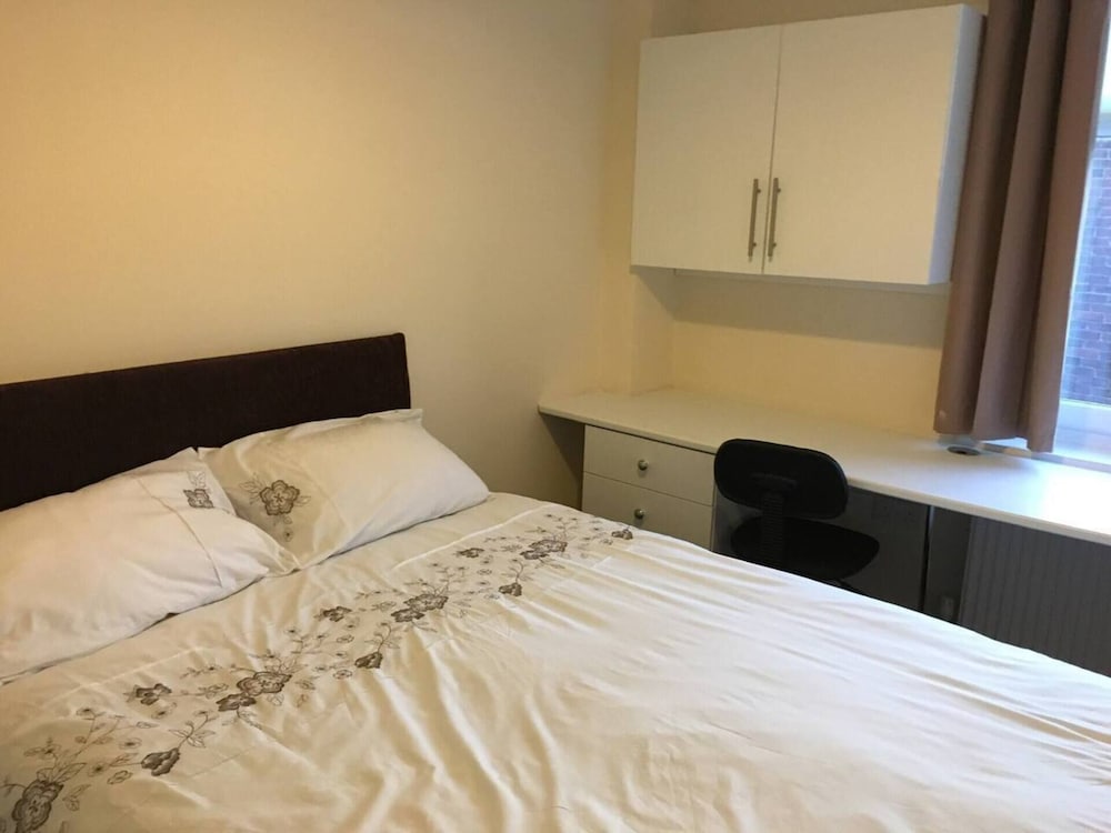 Impeccable 3-bed Apartment in Stockton-on-tees view 4