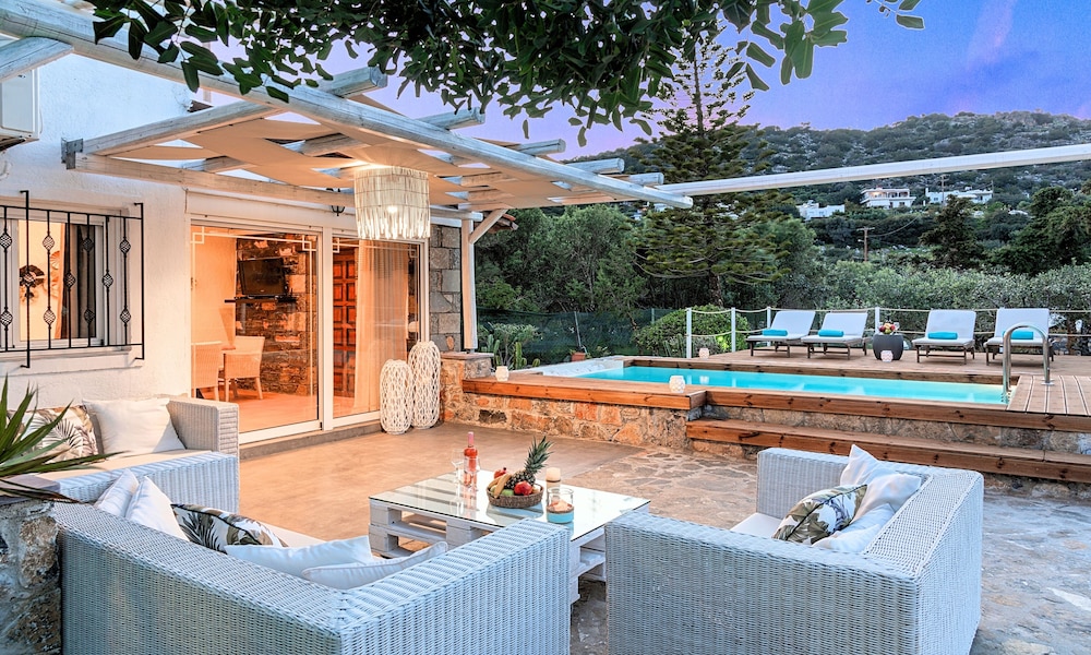 Cretan Lodge Private Heated Pool