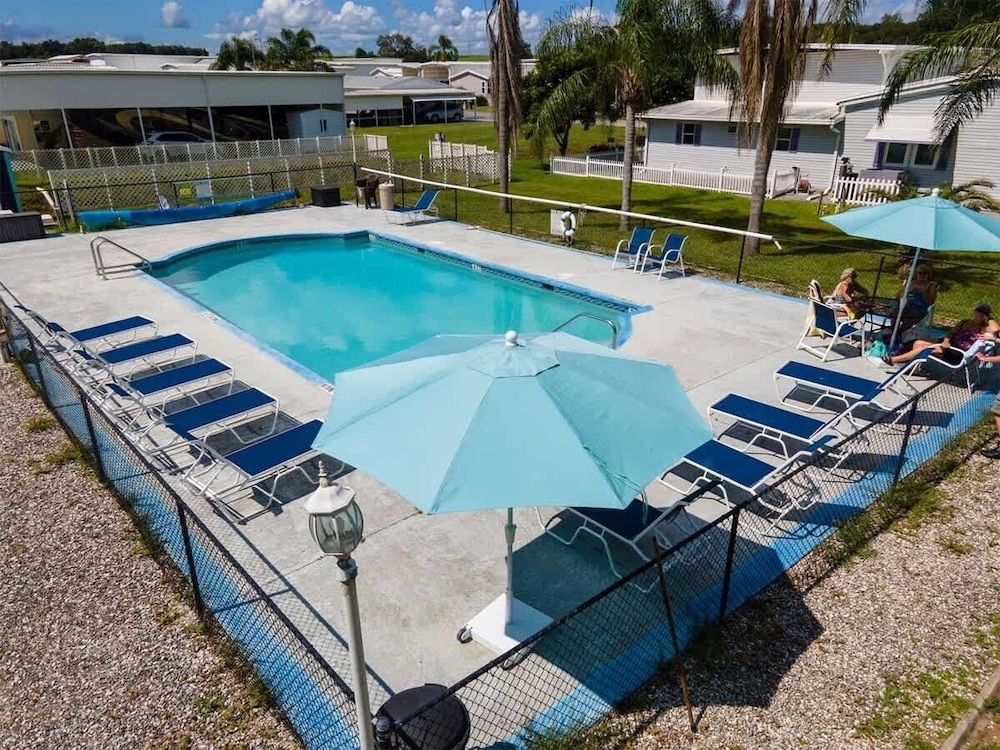 Comfy 2 Bedroom Home, Dade City!
