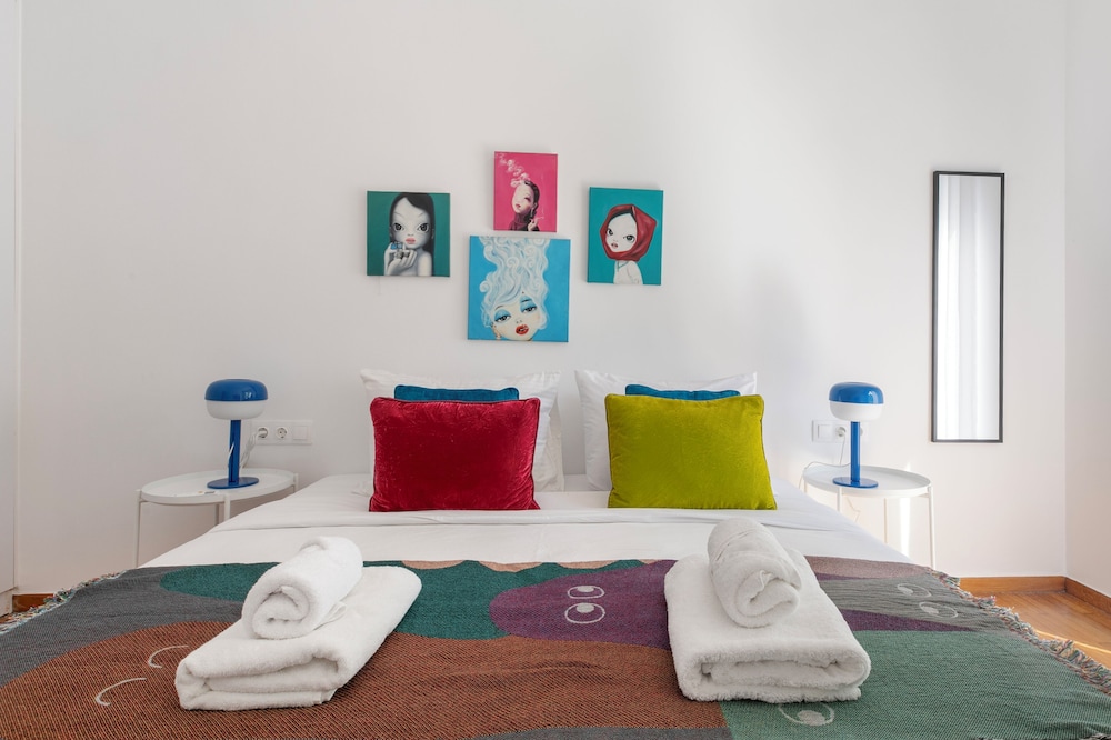 Artsi - 3BR Apt w Balcony in Athens