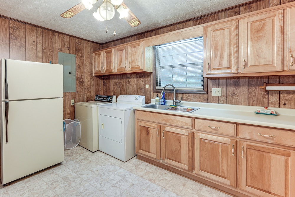 Hiwassee River Gem w/ Huge Decks: Great for Groups