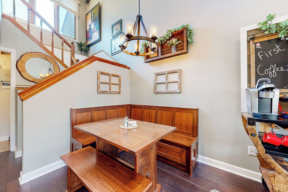 2BR Peaceful Home w/ Pool, Golf, Marina, W & D